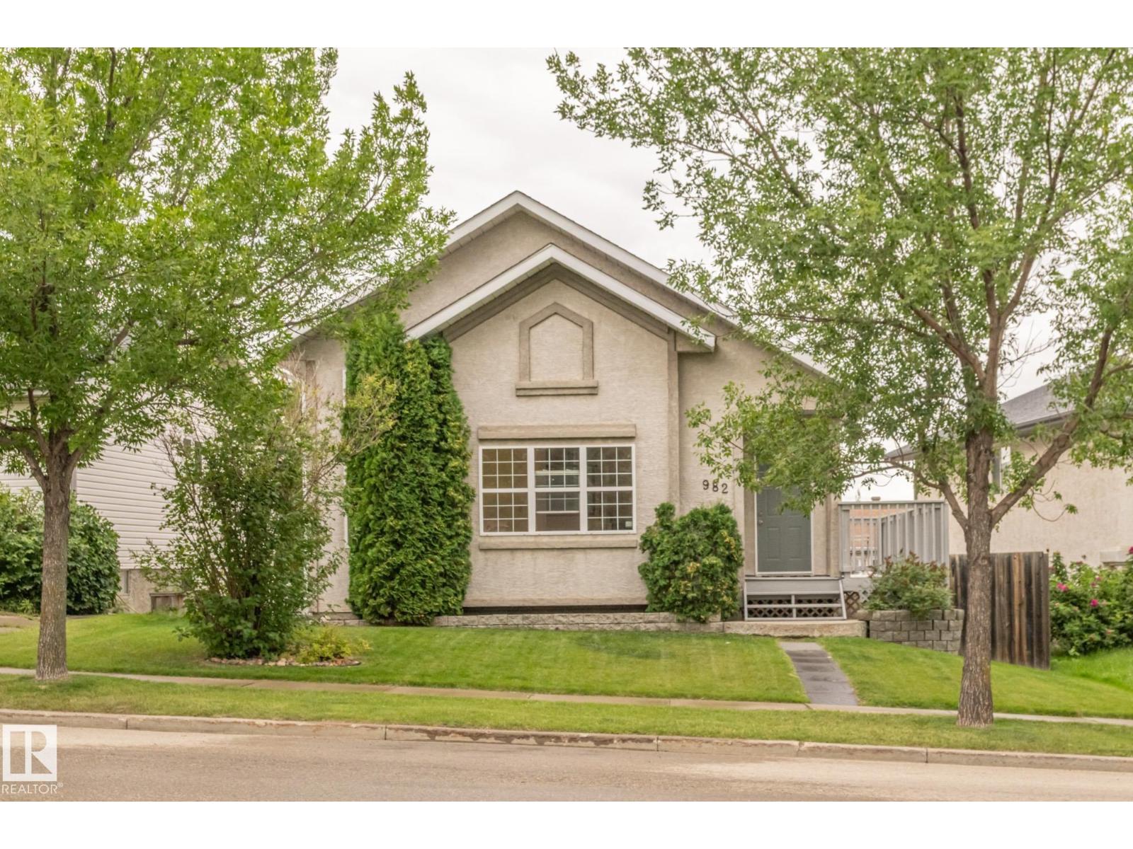 982 Jim Common Dr, Sherwood Park, AB T8H 1V1