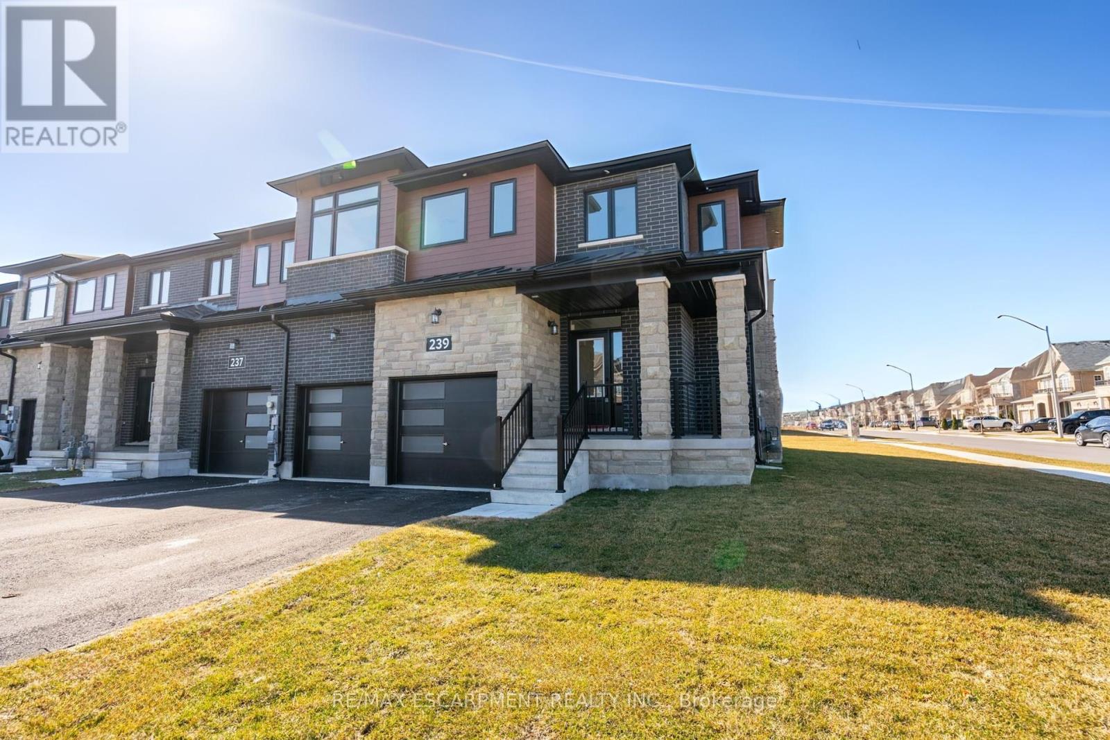 239 Lormont Blvd, Hamilton, ON L8J 0J9