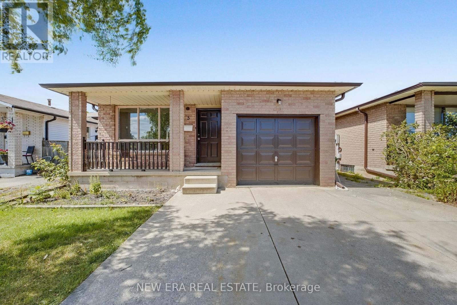 3 Envoy Blvd, Hamilton, ON L8G 4N1
