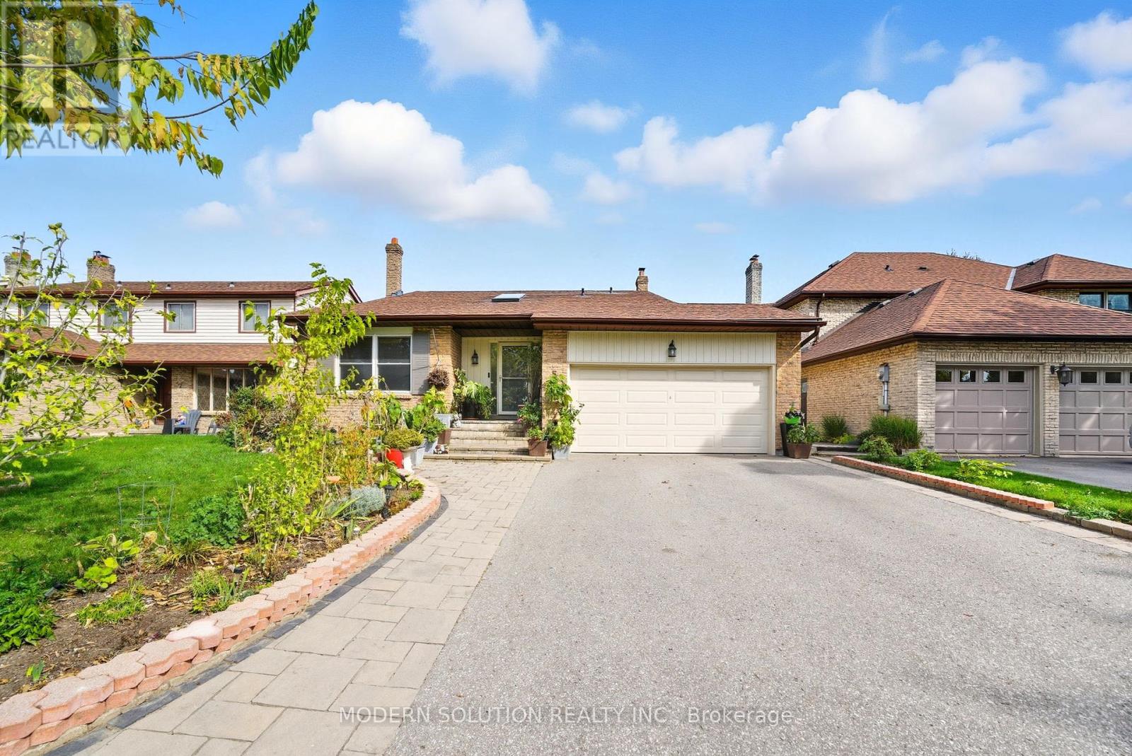 5 Woodlawn Ct, Whitby Blue Grass Meadows, ON L1N 6R4