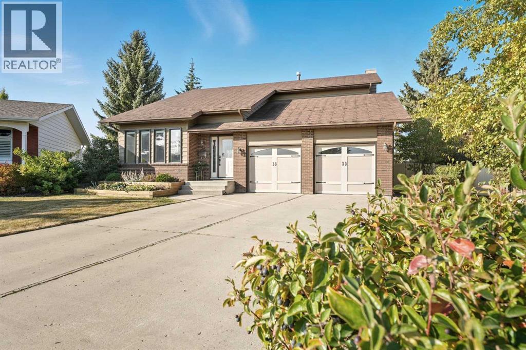 30 Comfort Close, Red Deer, AB T4P 2T7