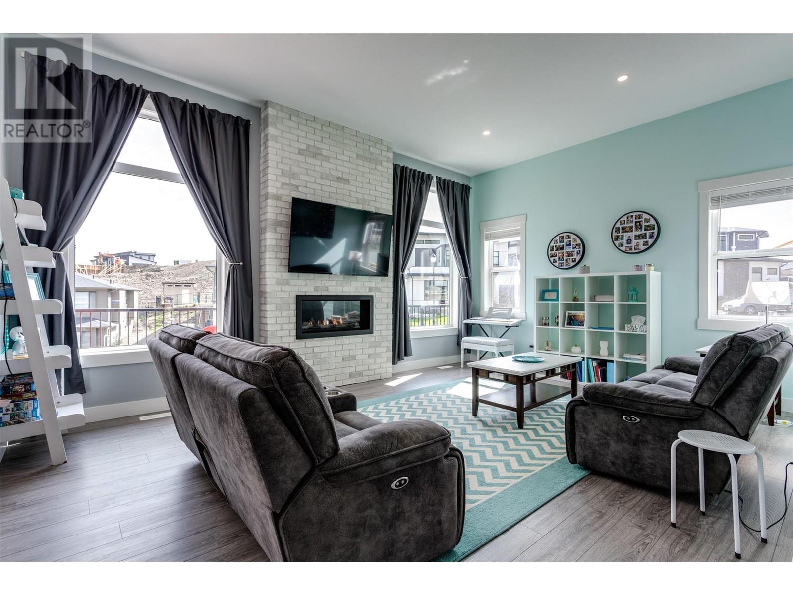 2772 Canyon Crest Dr, West Kelowna, BC V4T 0E3