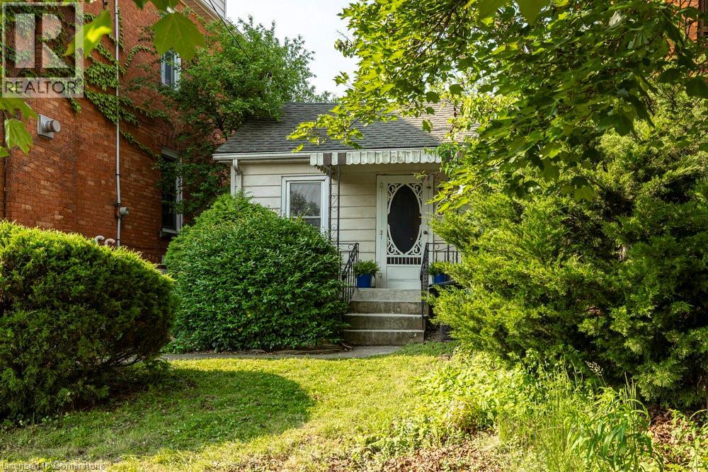 33 Melbourne St, Hamilton, ON L8P 2A5