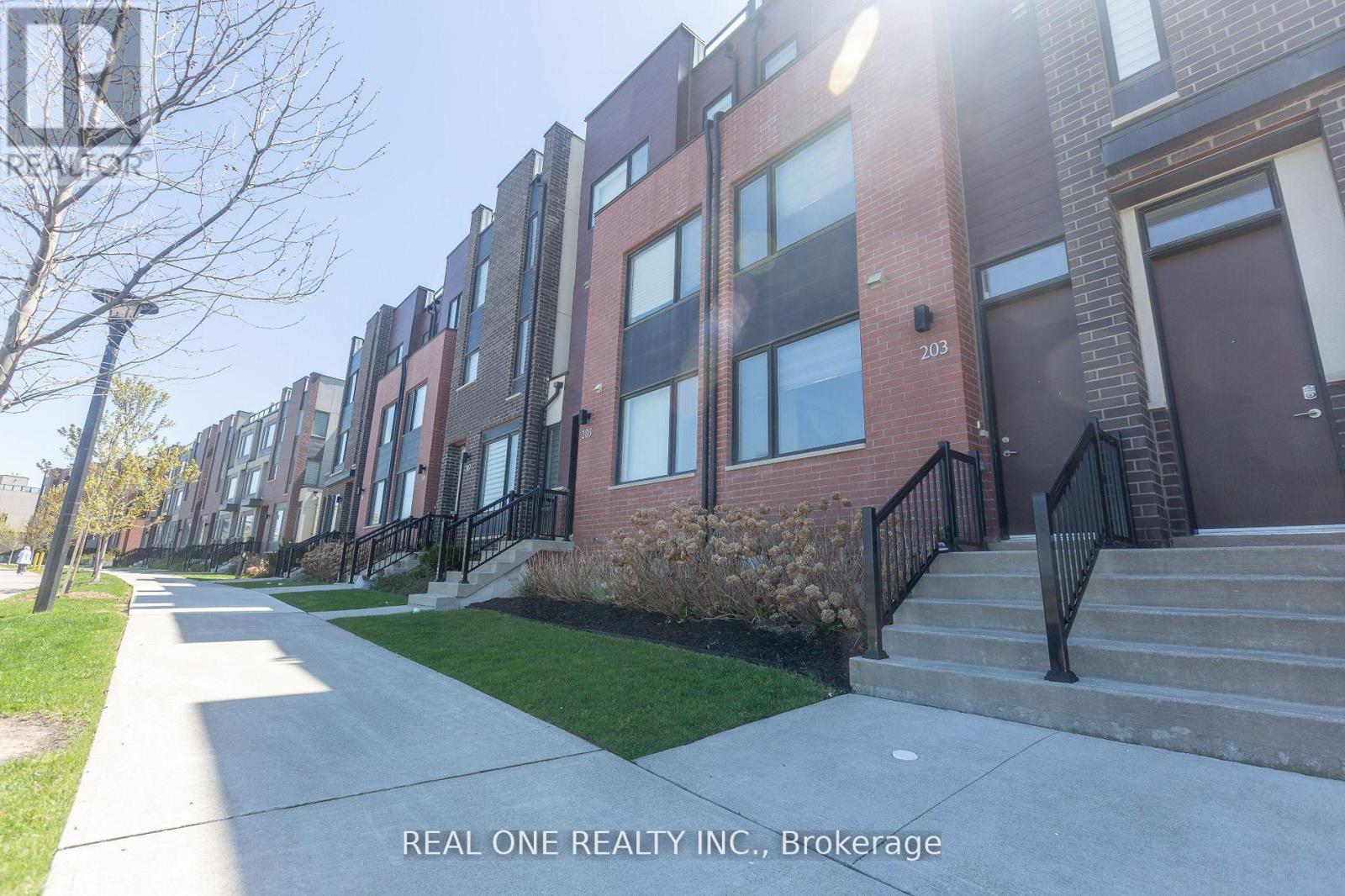 203 Downsview Park Blvd, Toronto Downsview-roding-cfb, ON M3K 0C8