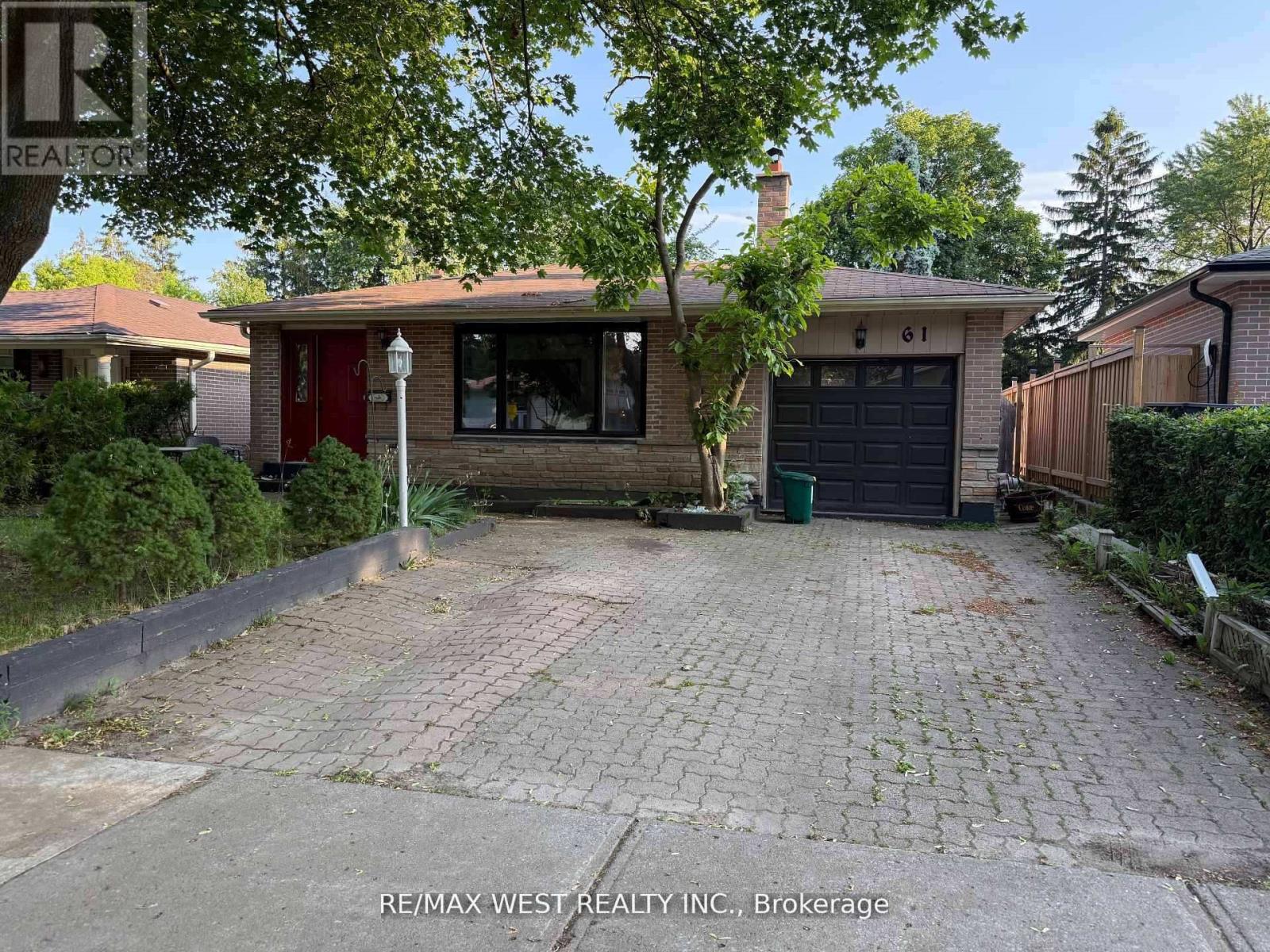 61 Romfield Circuit, Markham Royal Orchard, ON L3T 3H4