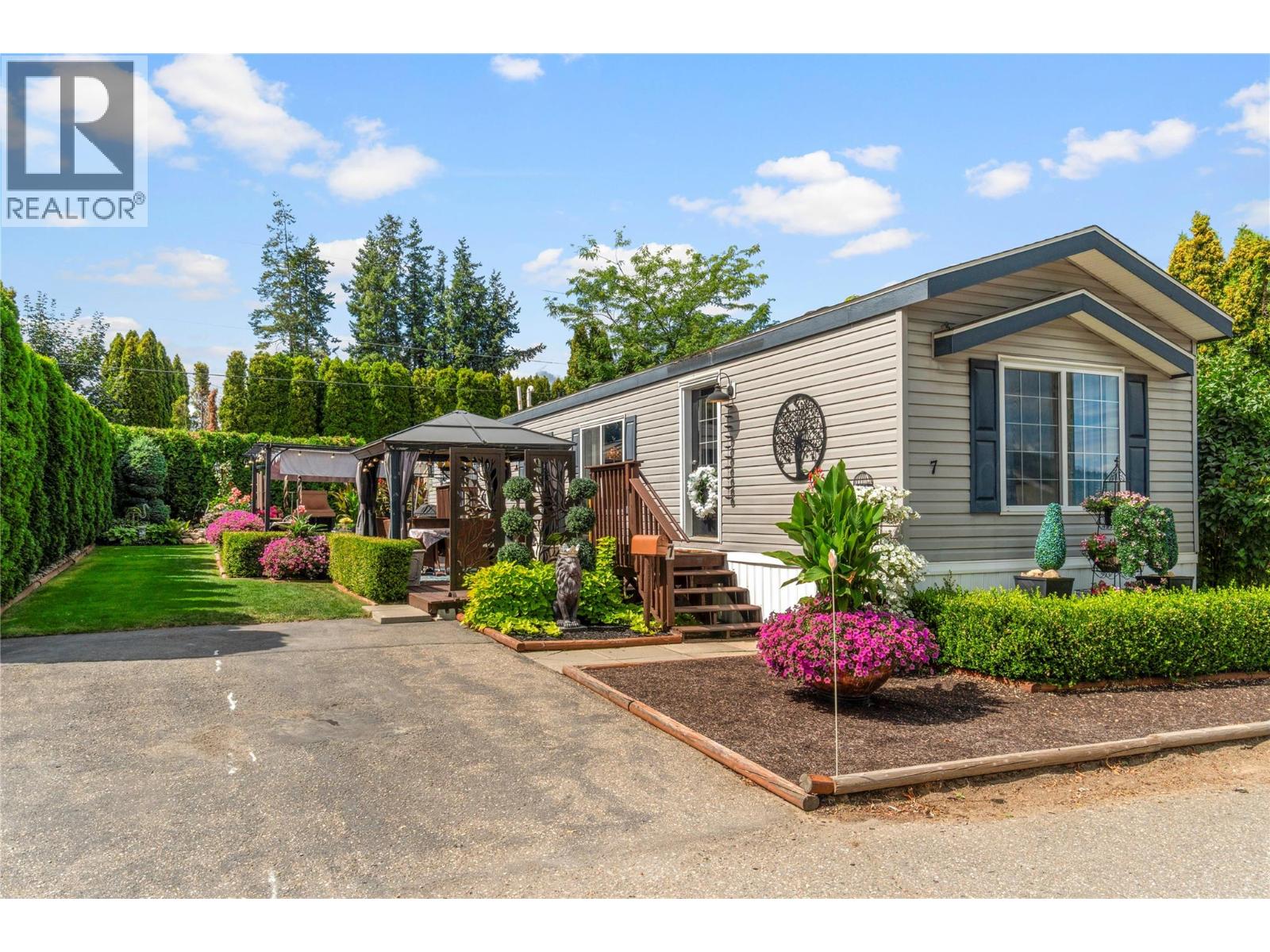 3350 10th Avenue Ne Unit 7, Salmon Arm, BC V1E 1J6
