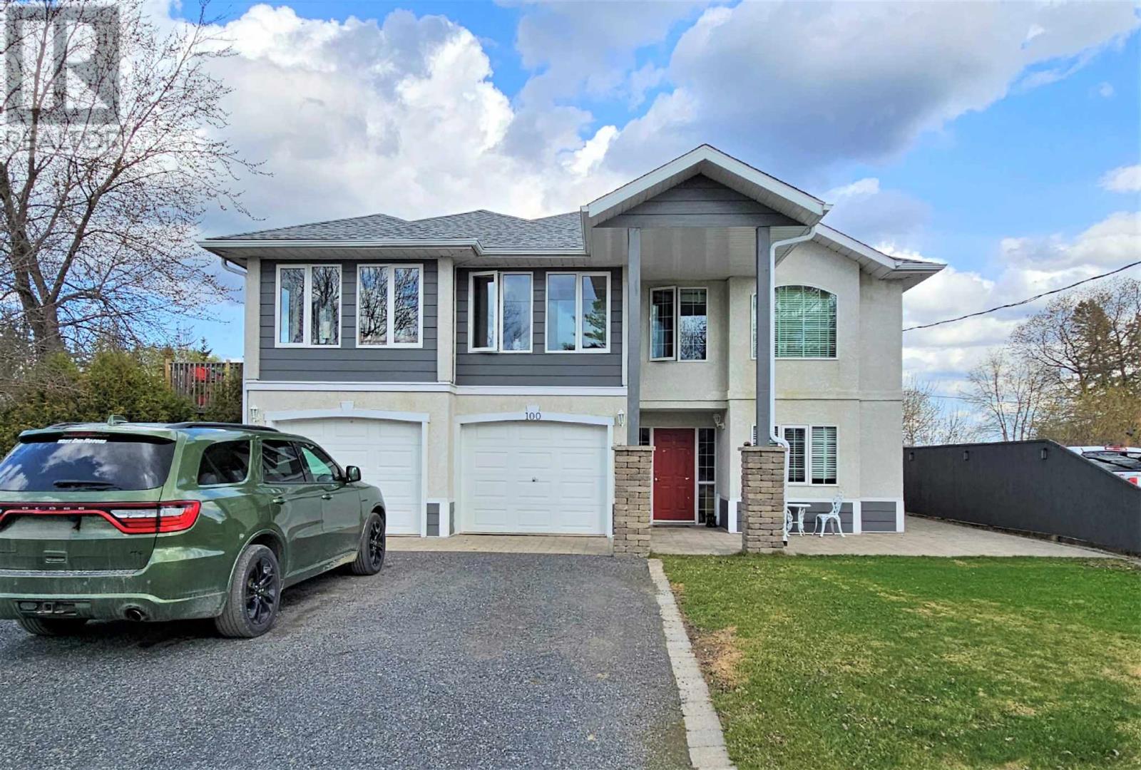 100 Queen St, Barwick, ON P0W 1A0