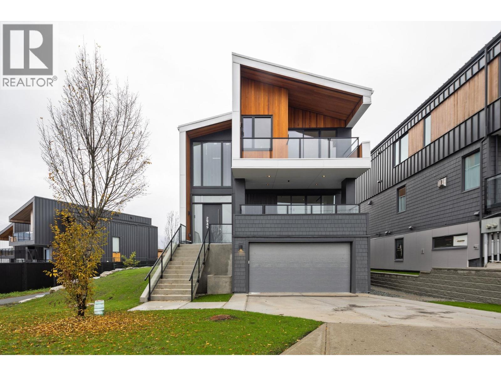2945 Snowberry Pl, Squamish, BC V8B 1B1