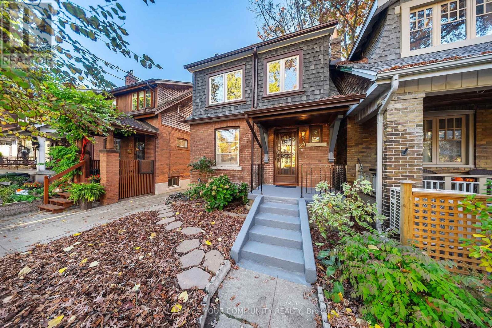 24 Patricia Dr, Toronto, ON M4C 5K3