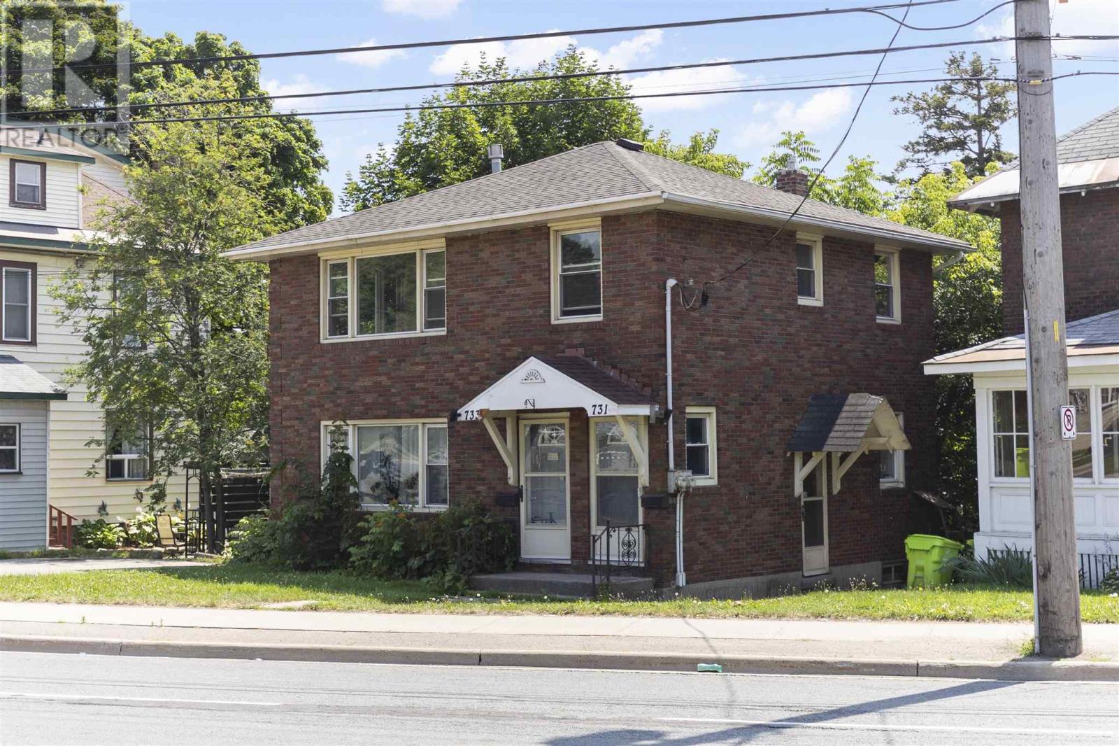 731 733 Wellington St E, Sault Ste. Marie, ON P6A 2M8