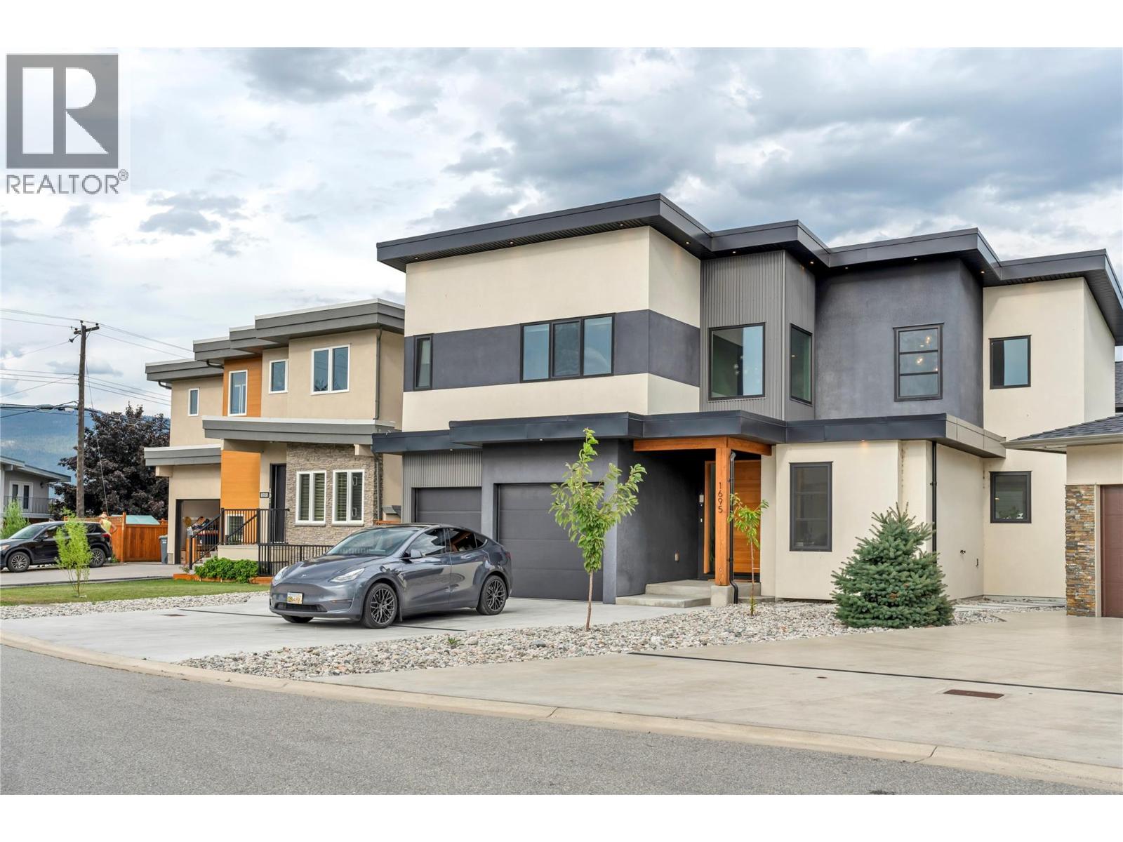 1695 Treffry Pl, Summerland, BC V0H 1Z9