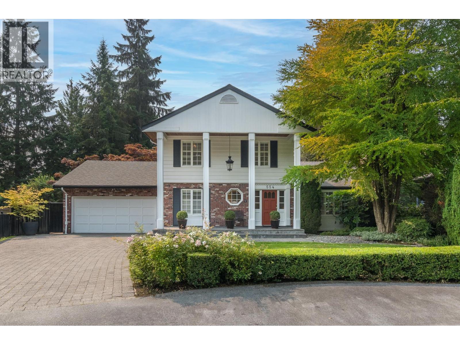 554 Newcroft Pl, West Vancouver, BC V7T 1W8