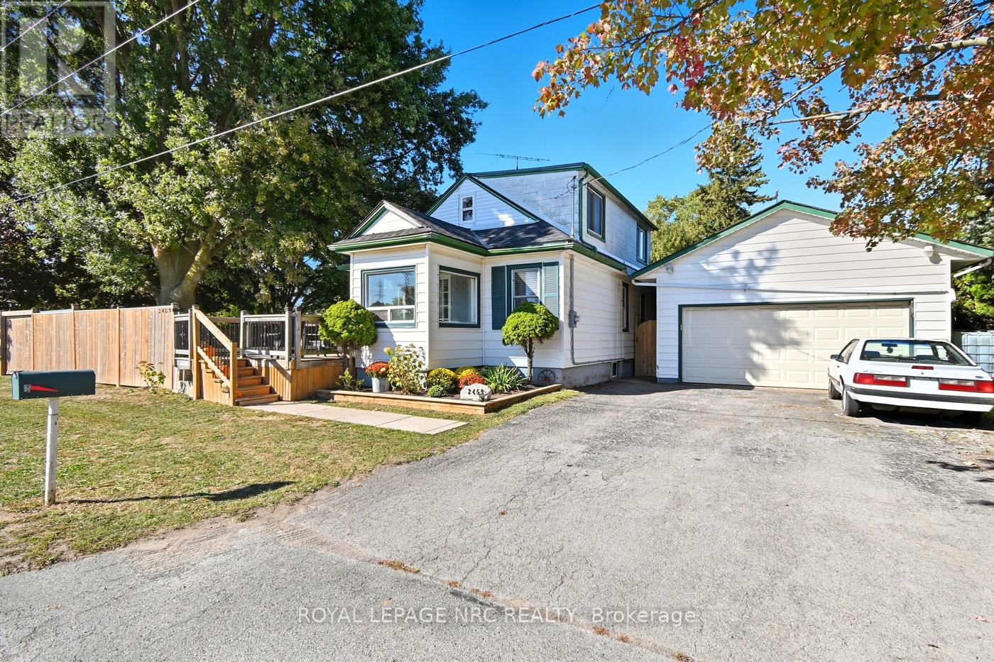 2459 Thompson Rd, Niagara Falls Church's Lane, ON L2E 6S4