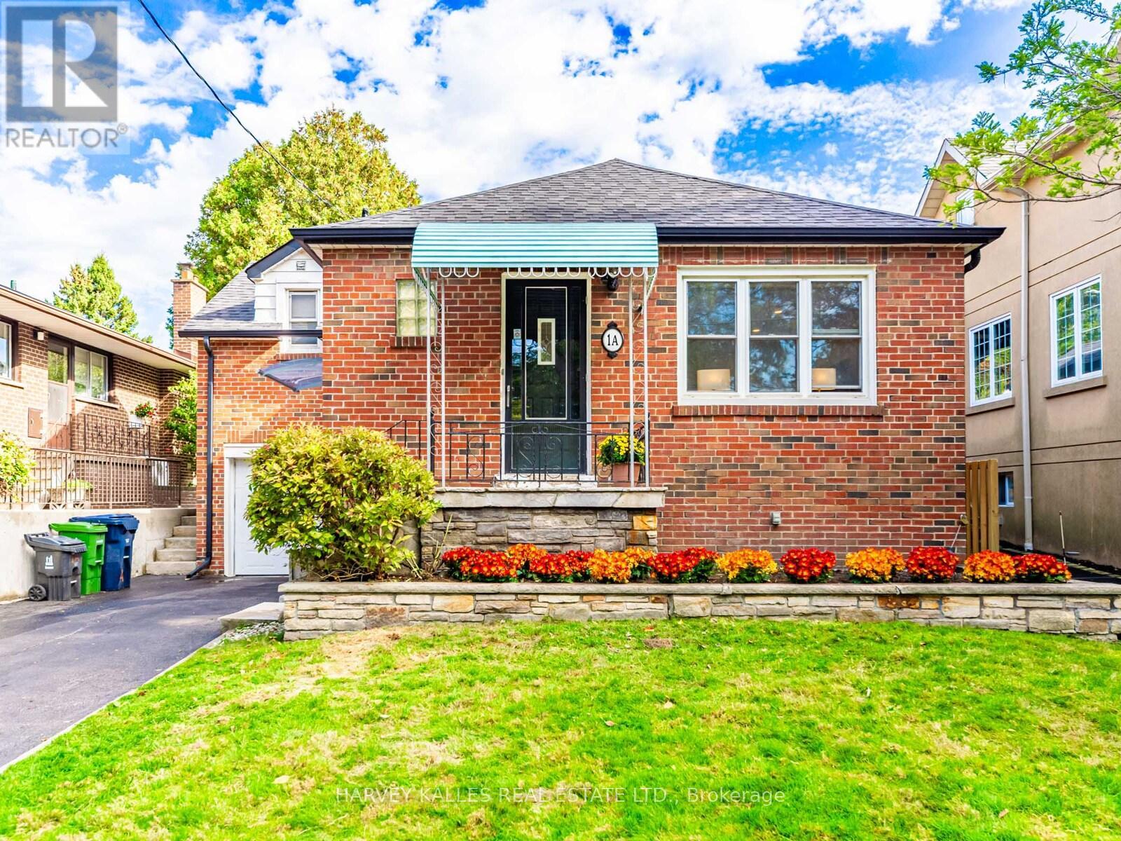 1 Thirtyseventh St #a, Toronto, ON M8W 3L5