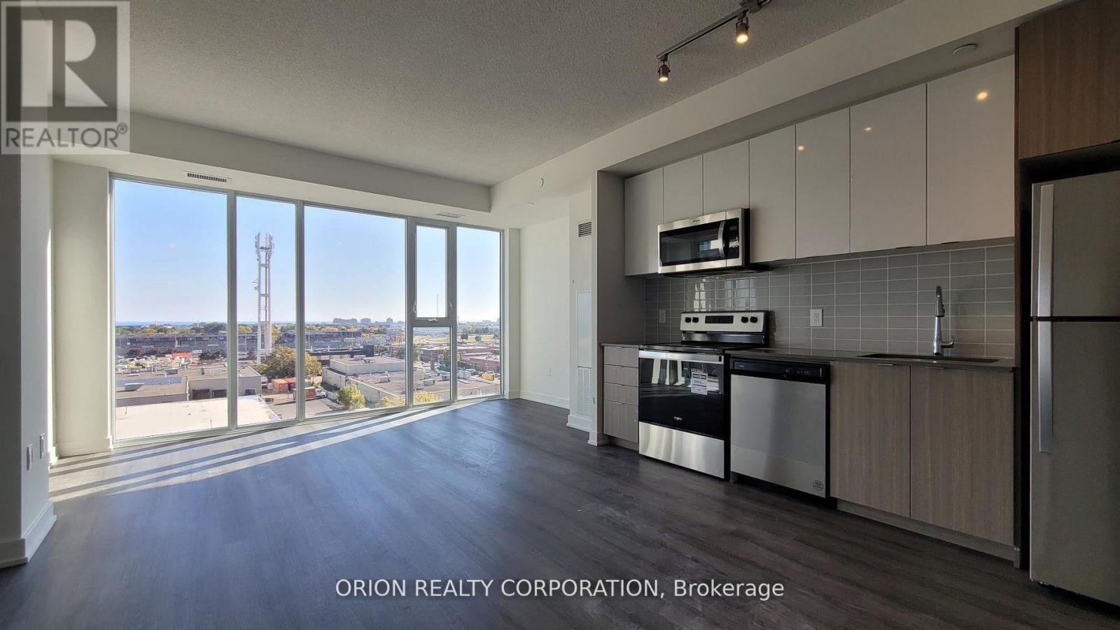 613 859 The Queensway, Toronto, ON M8Z 1N8