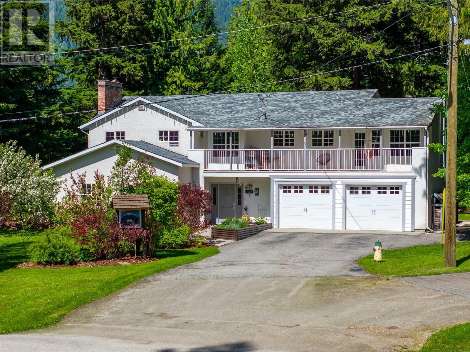 1640 Galt Cres, Revelstoke, BC V0E 2S1
