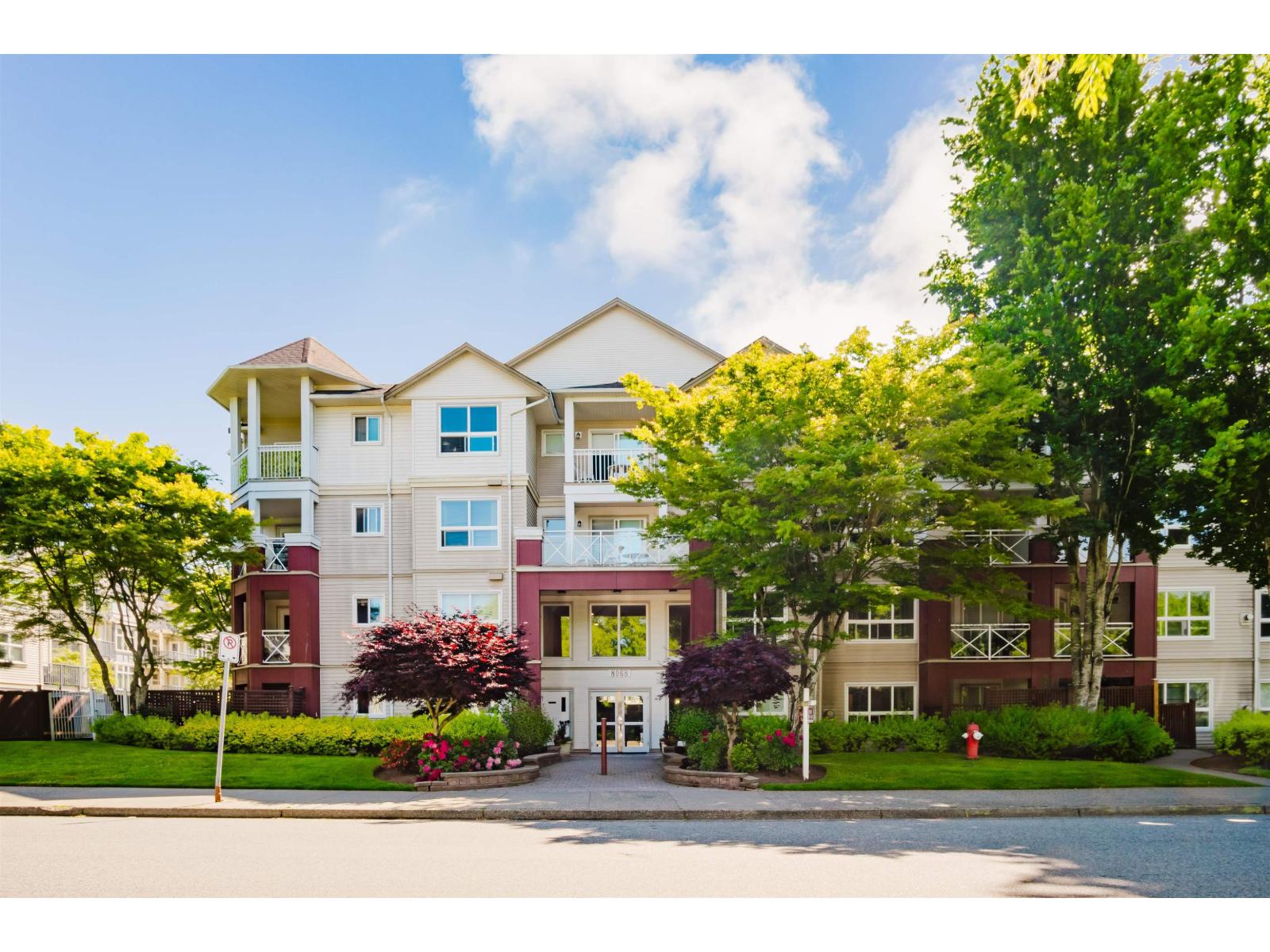 8068 120a Street Unit 215, Surrey, BC V3W 3P3