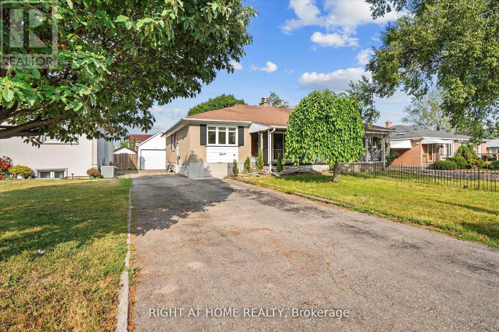 7 Tulloch Dr, Ajax, ON L1S 2S3