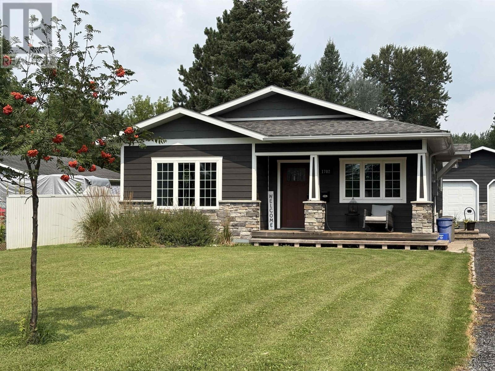 1702 Sunset Dr, Fort Frances, ON P9A 2V1