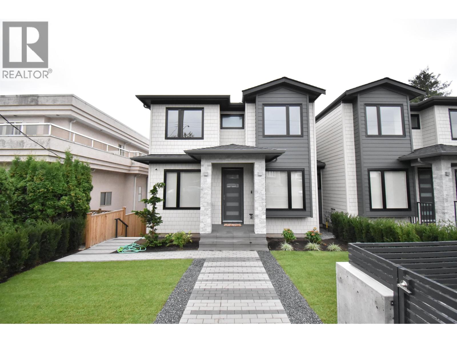 6252 Kitchener St, Burnaby, BC V5B 2J4