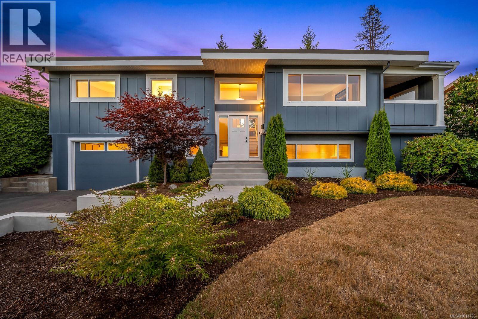 2076 Beaufort Ave, Comox, BC V9M 1V9