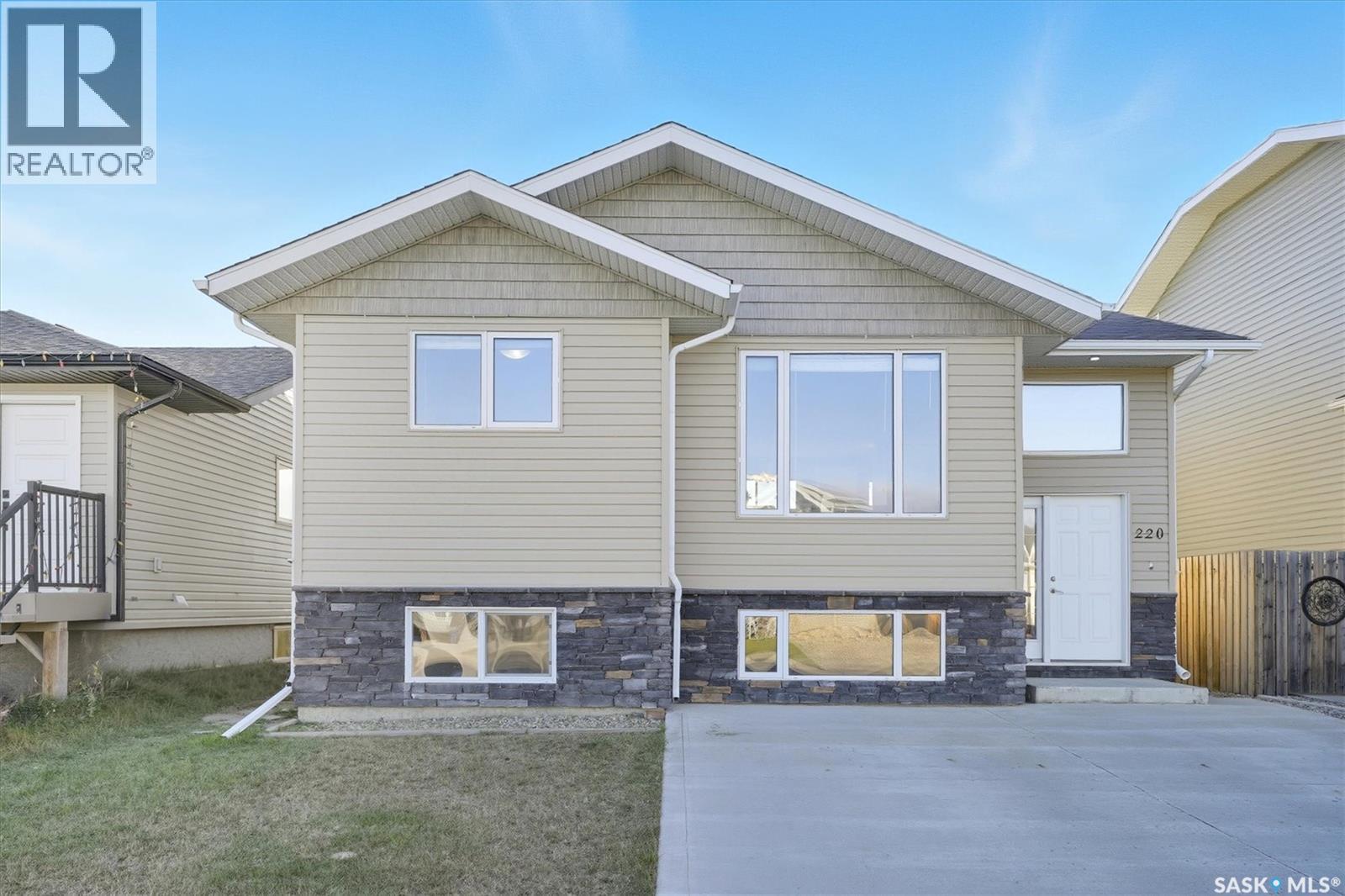 220 Warwick Cres, Warman, SK S0K 4S0