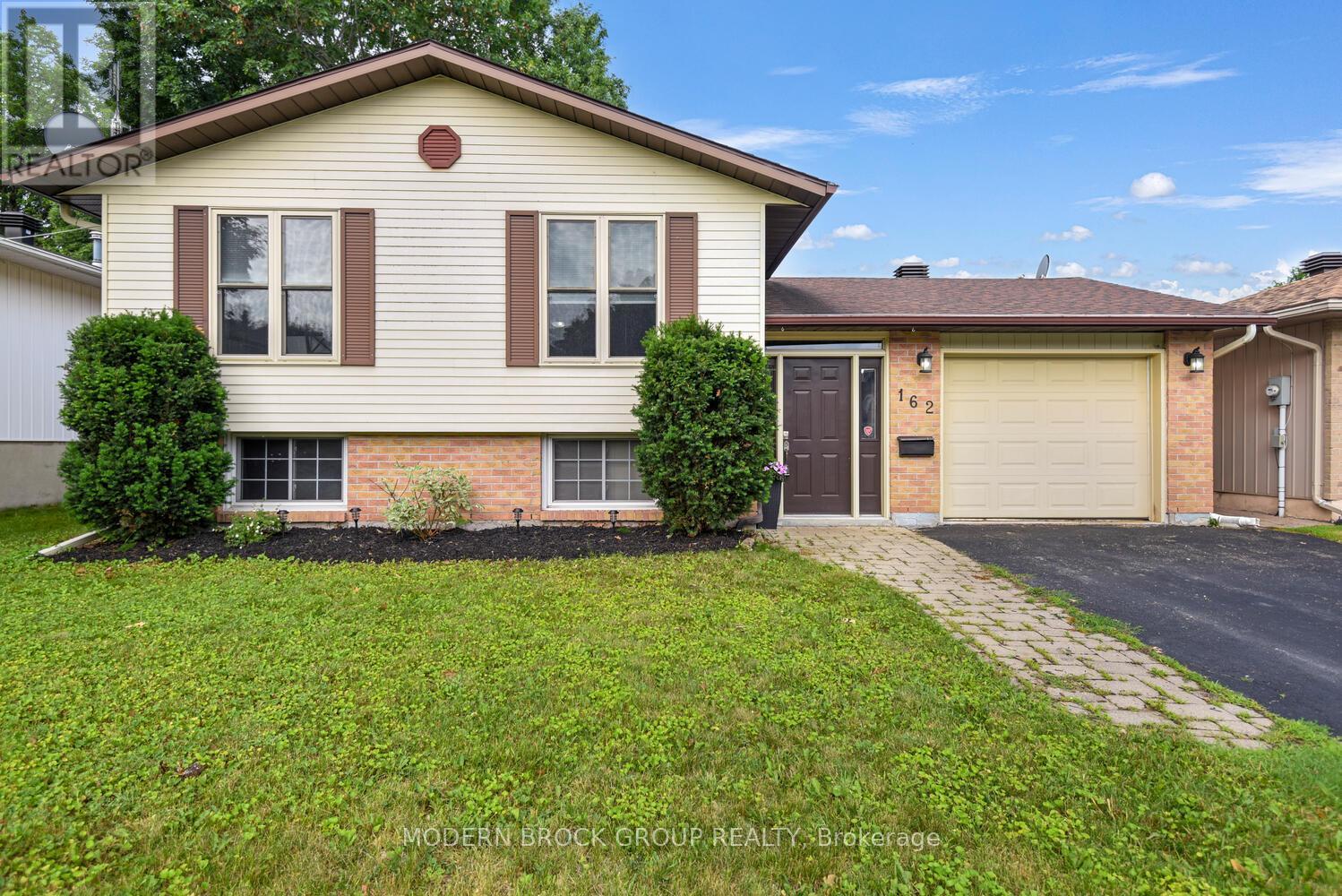 162 Dana St, Brockville, ON K6V 6W9