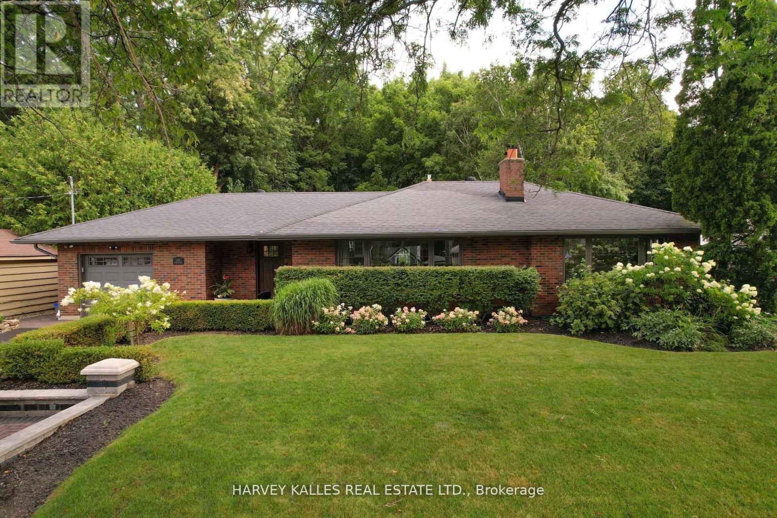 226 Napier St, Barrie, ON L4M 1X3