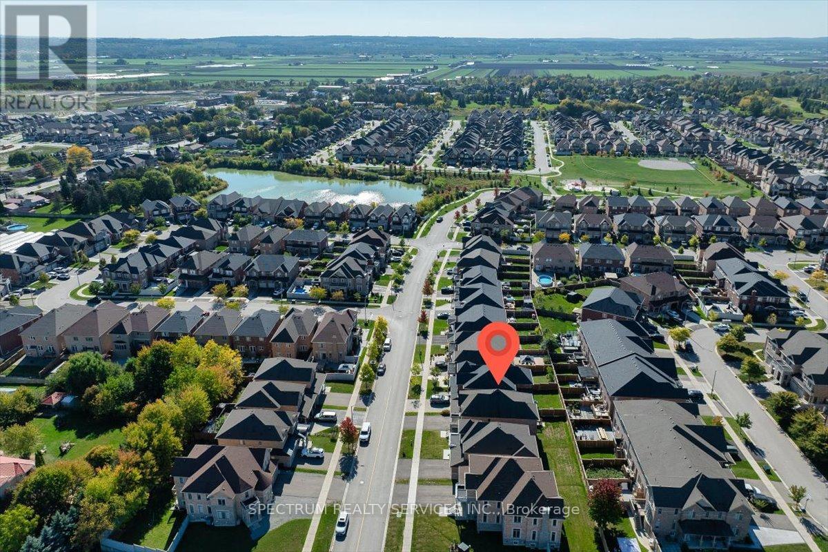 6 Barrow Ave, Bradford West Gwillimbury, ON L3Z 2A6