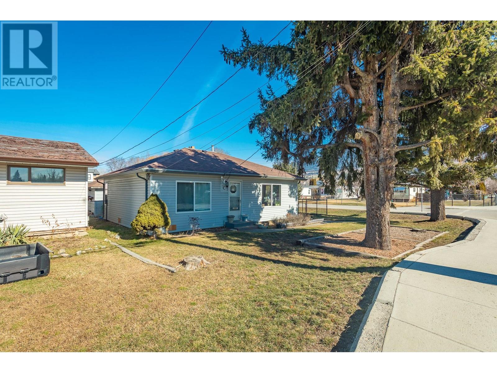 3156 Woodsdale Rd, Lake Country, BC V4V 1X8