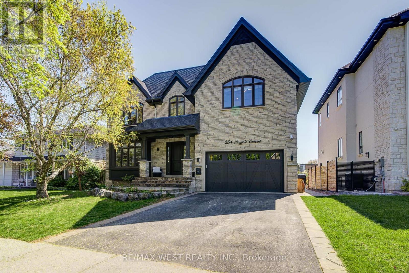 2194 Haygate Cres, Mississauga, ON L5K 1L5