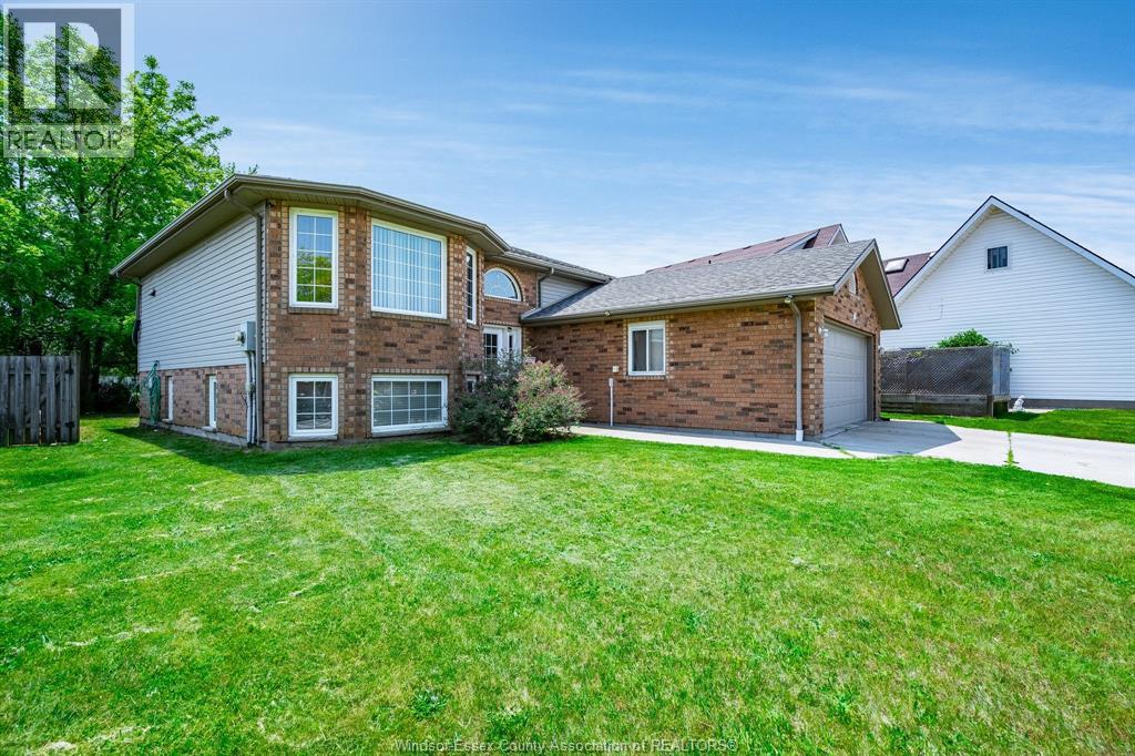 166 Sturgeon Mdws, Leamington, ON N8H 5M7