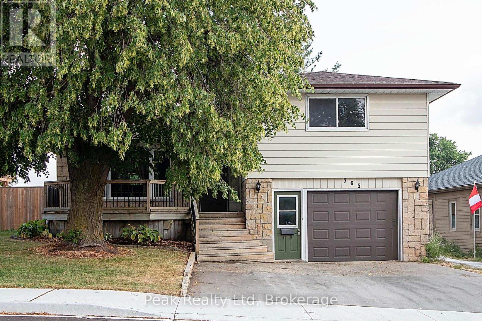 765 John St W, North Perth, ON N4W 1B6
