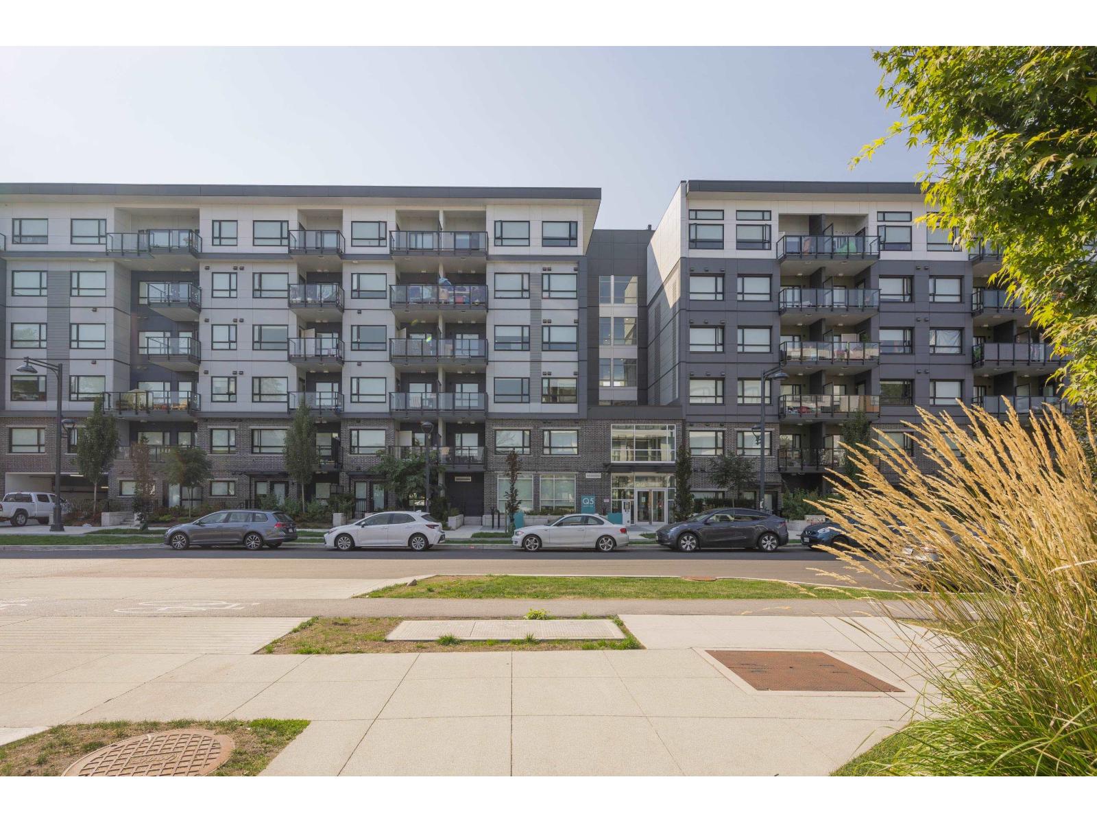 10777 138 Street Unit 207, Surrey, BC V3T 0T5