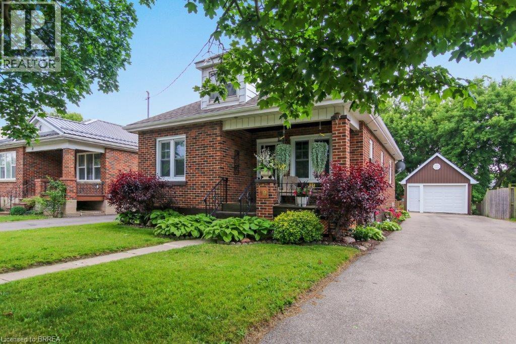 19 Alice St, Brantford, ON N3R 1Y1
