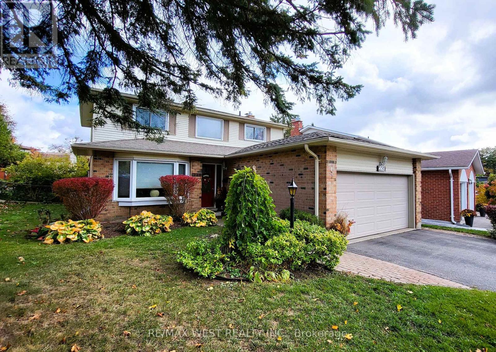 230 Browning Trl, Barrie, ON L4N 5J7