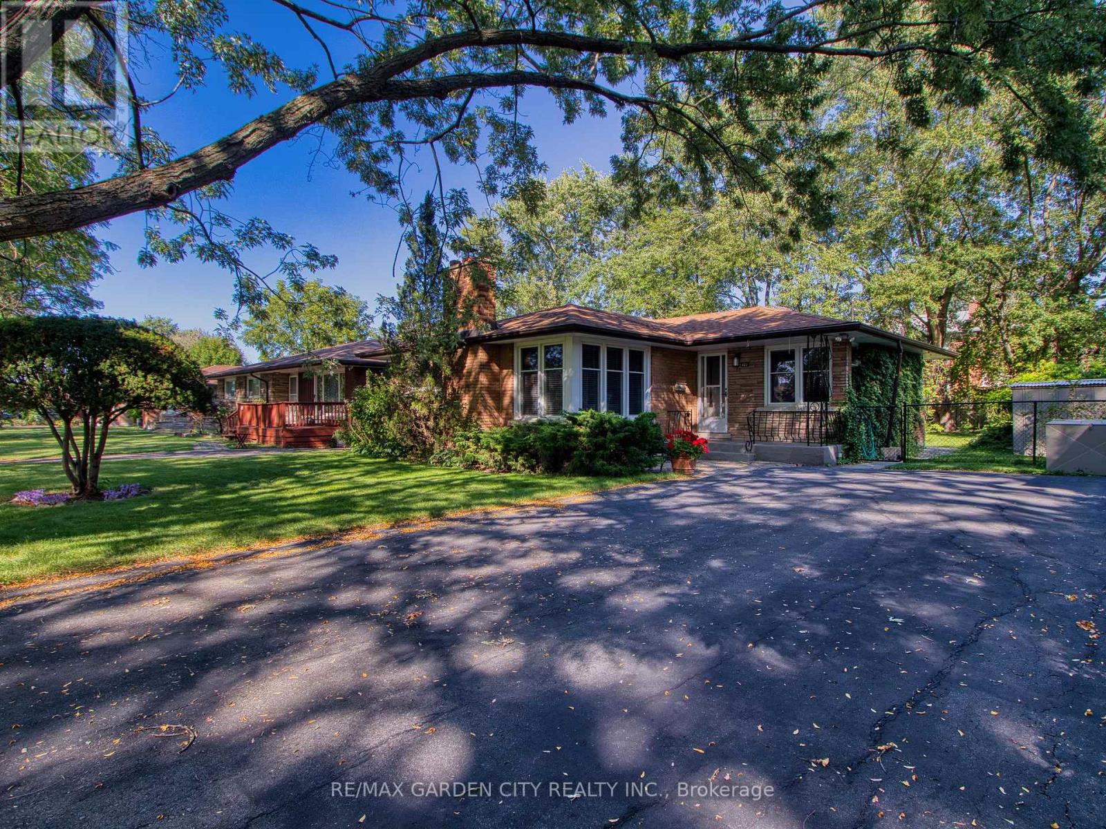 101 Masterson Dr, St. Catharines, ON L2T 3P8