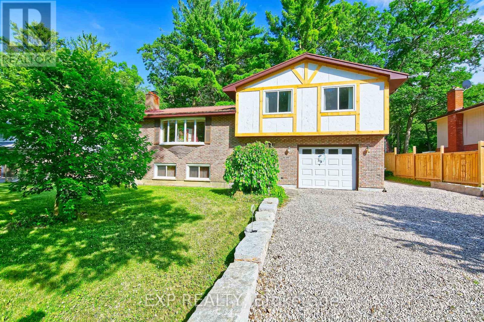 9995 Port Frank Estates Rd, Lambton Shores, ON N0M 2L0