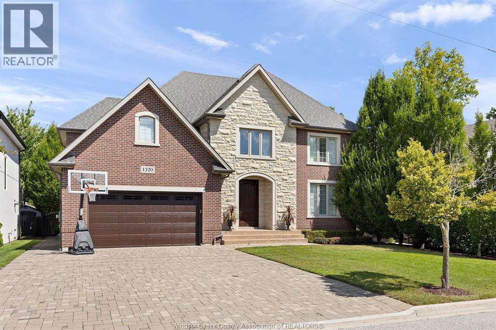 1320 Maple, Lasalle, ON N9J 0B3