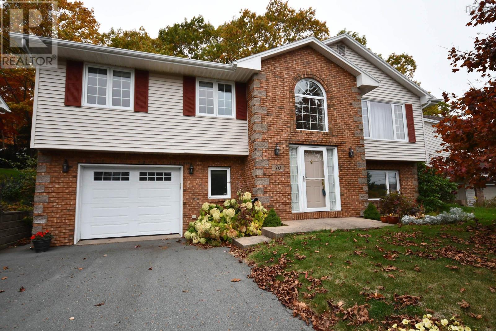 70 Portland Estates Blvd, Dartmouth, NS B2W 6E5