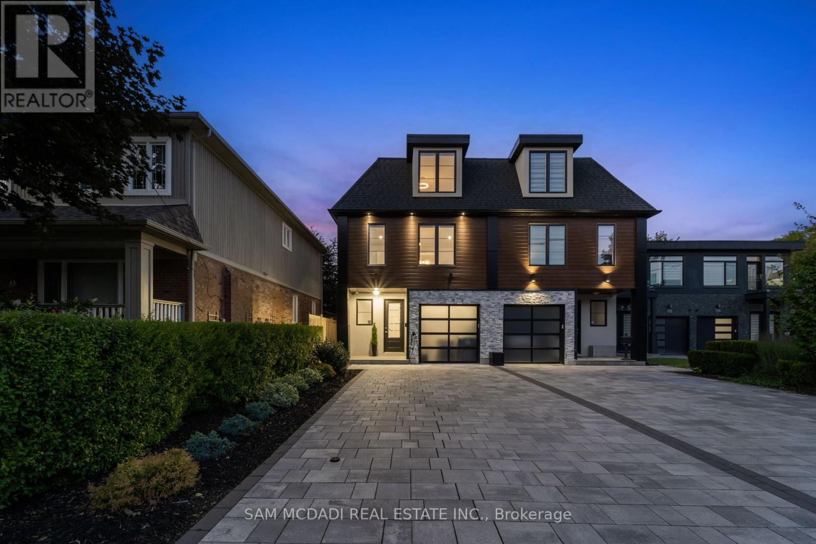 11 Maple Ave N #b, Mississauga, ON L5H 2R9