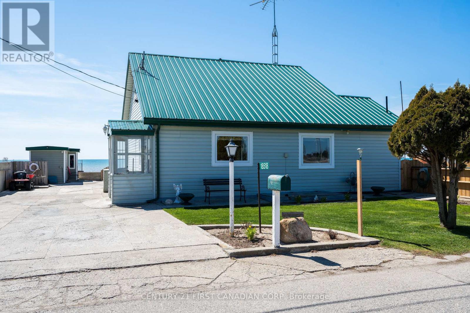 18518 Erie Shore Dr, Chatham-Kent, ON N0P 1A0