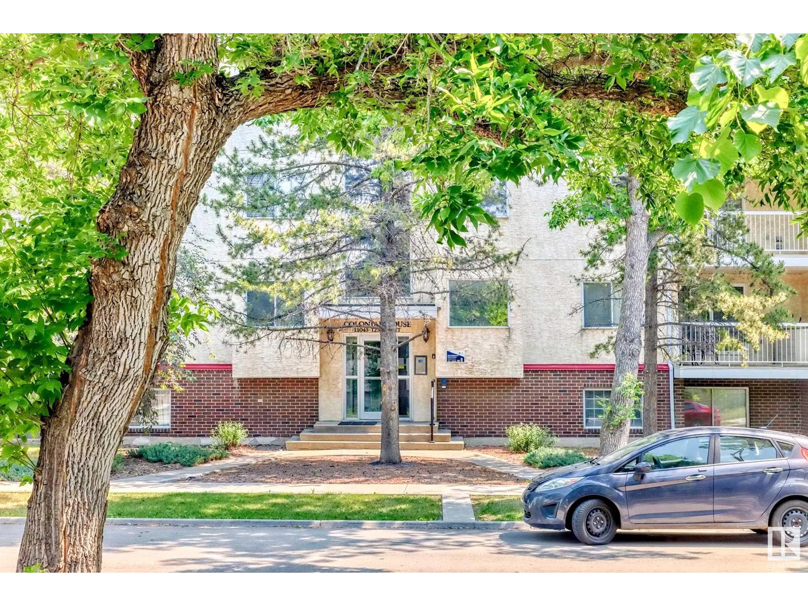 11045 123 Street Northwest #102, Edmonton, AB T5M 0E4