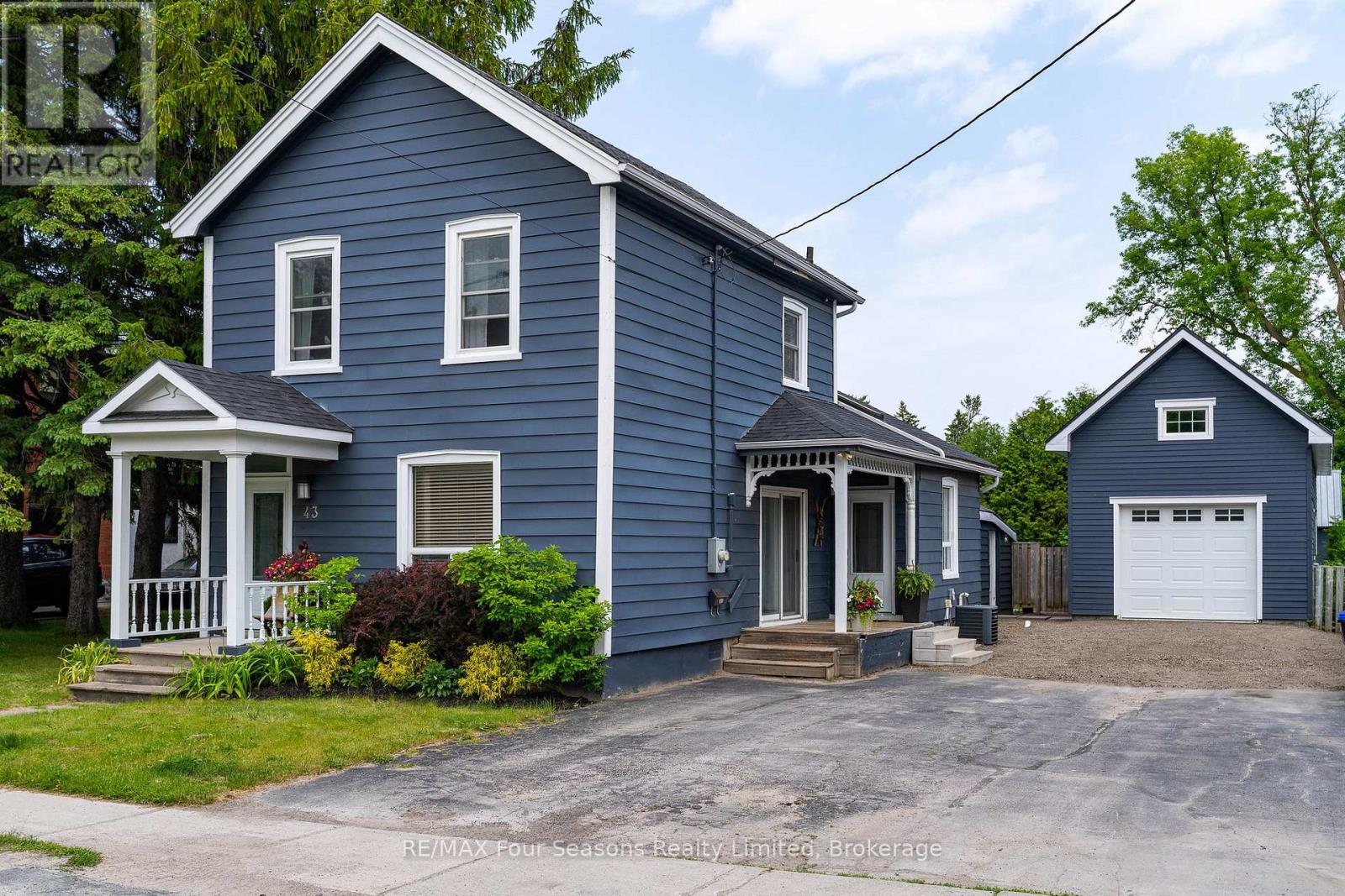 43 Cedar St, Collingwood, ON L9Y 3A4