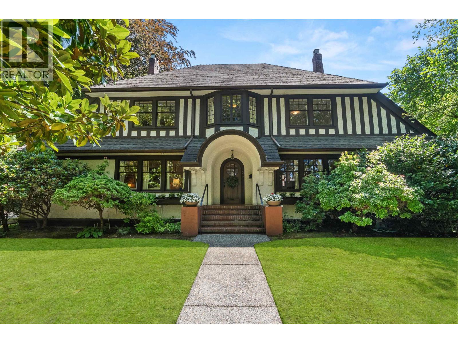 4412 Marguerite St, Vancouver, BC V6J 4G6