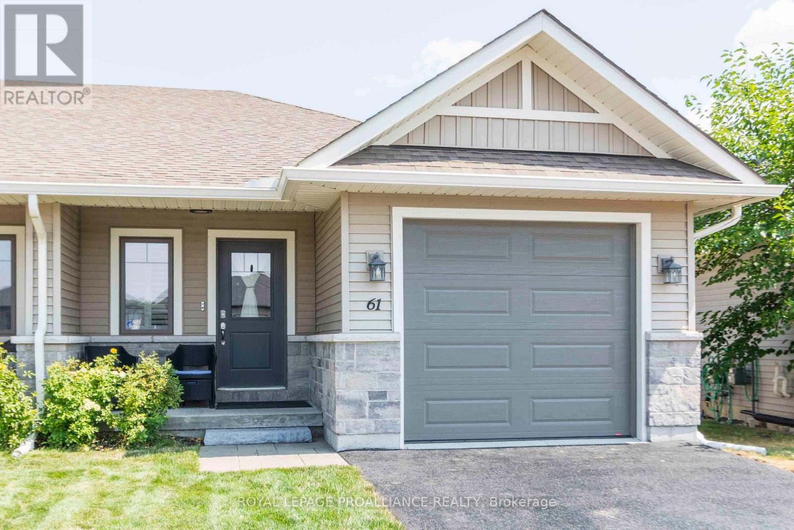 61 Deacon Pl, Belleville, ON K8P 5G4