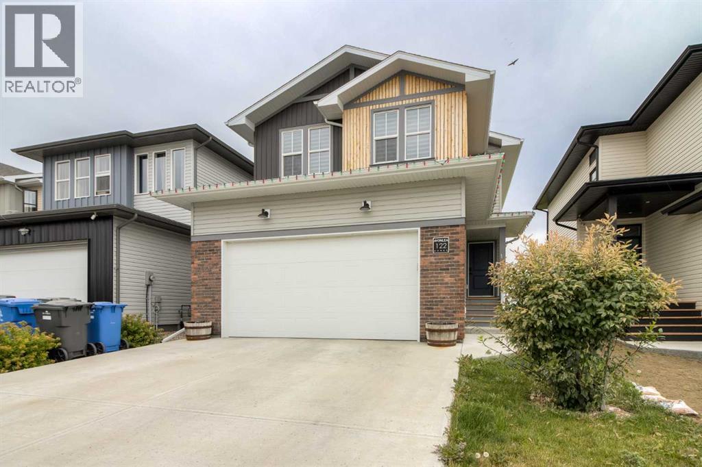 122 Greywolf Rd N, Lethbridge, AB T1H 7G5
