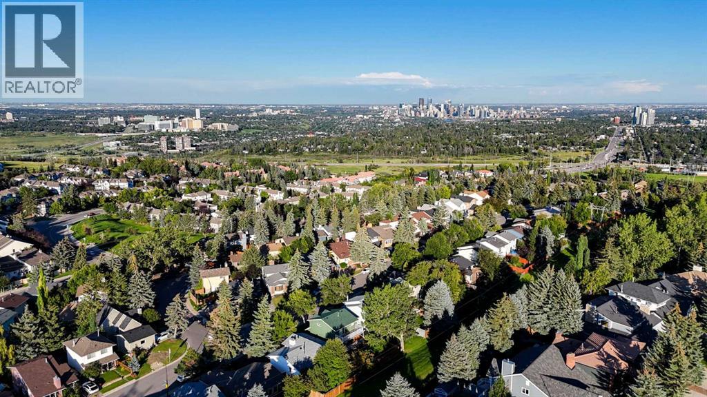 76 Coach Manor Rise SW, Calgary, AB T3H 1C4