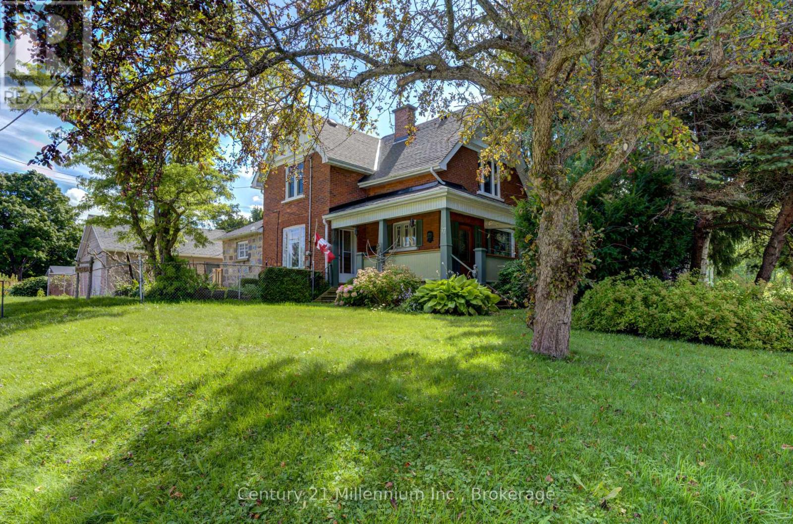 47 Pearson St, Meaford, ON N4L 1K7