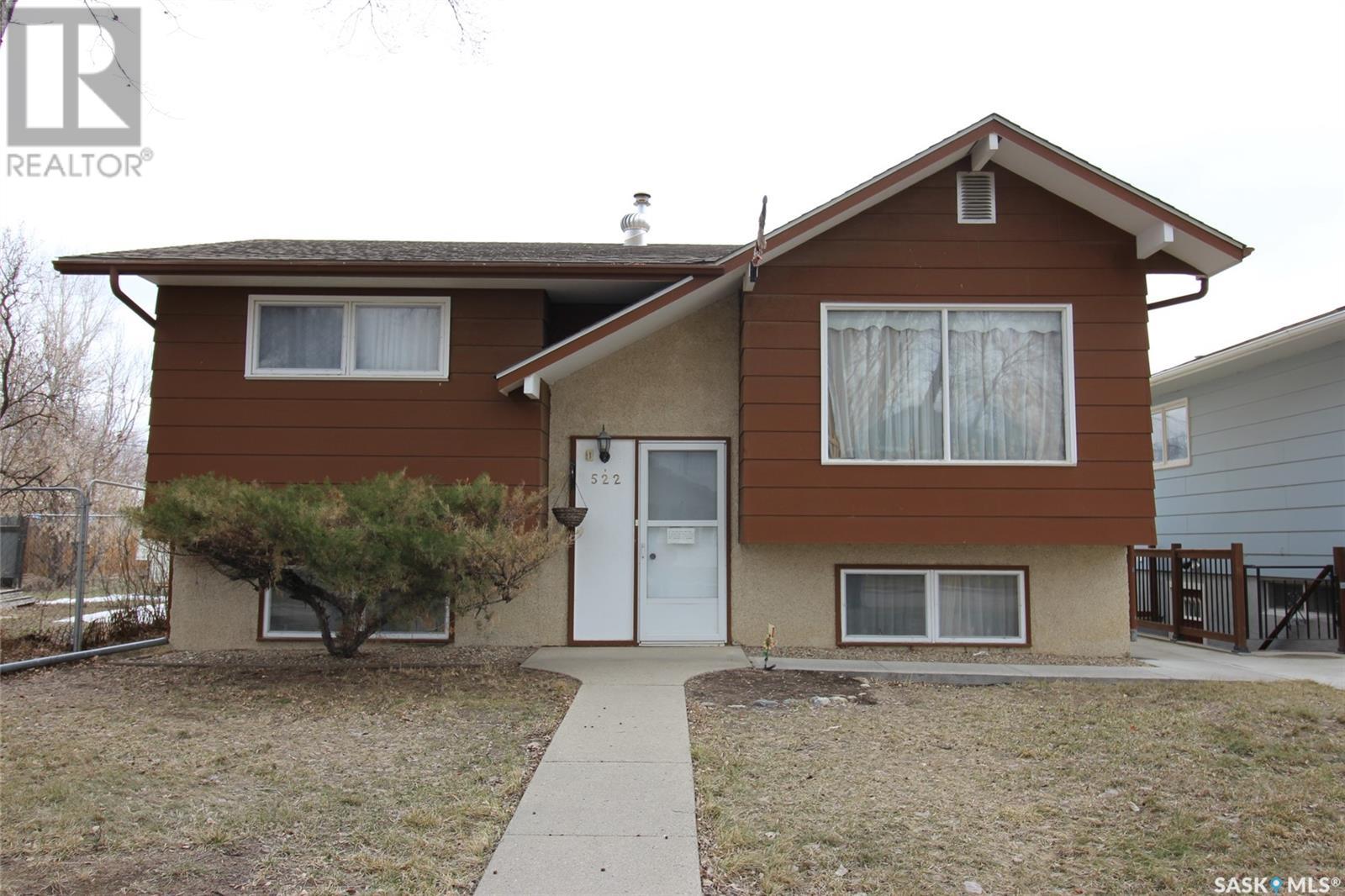 522 4th Street West, Shaunavon, SK S0N 2M0
